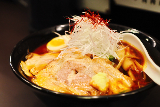 辛いラーメン14最高級たまり醤油の辛醤油ブラック